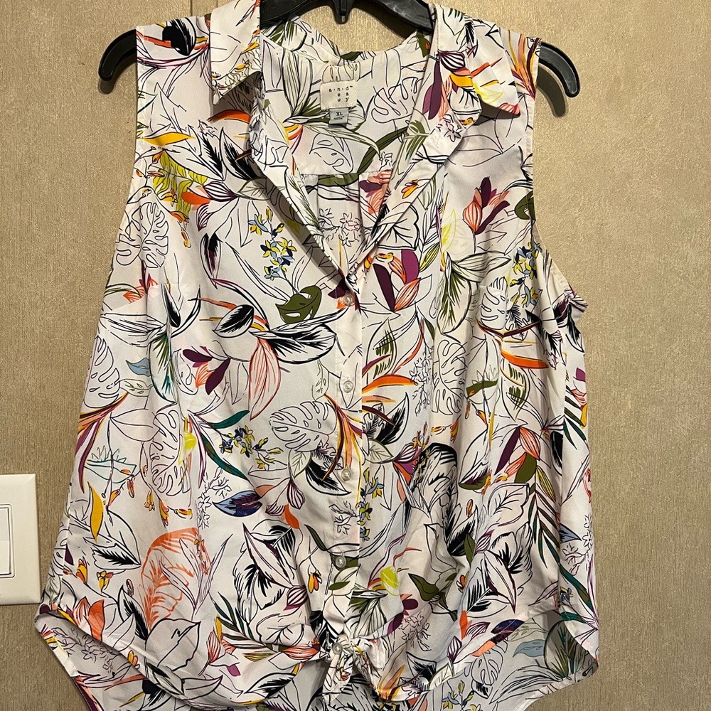 A New Day Cream Sleeveless Graphic Blouse